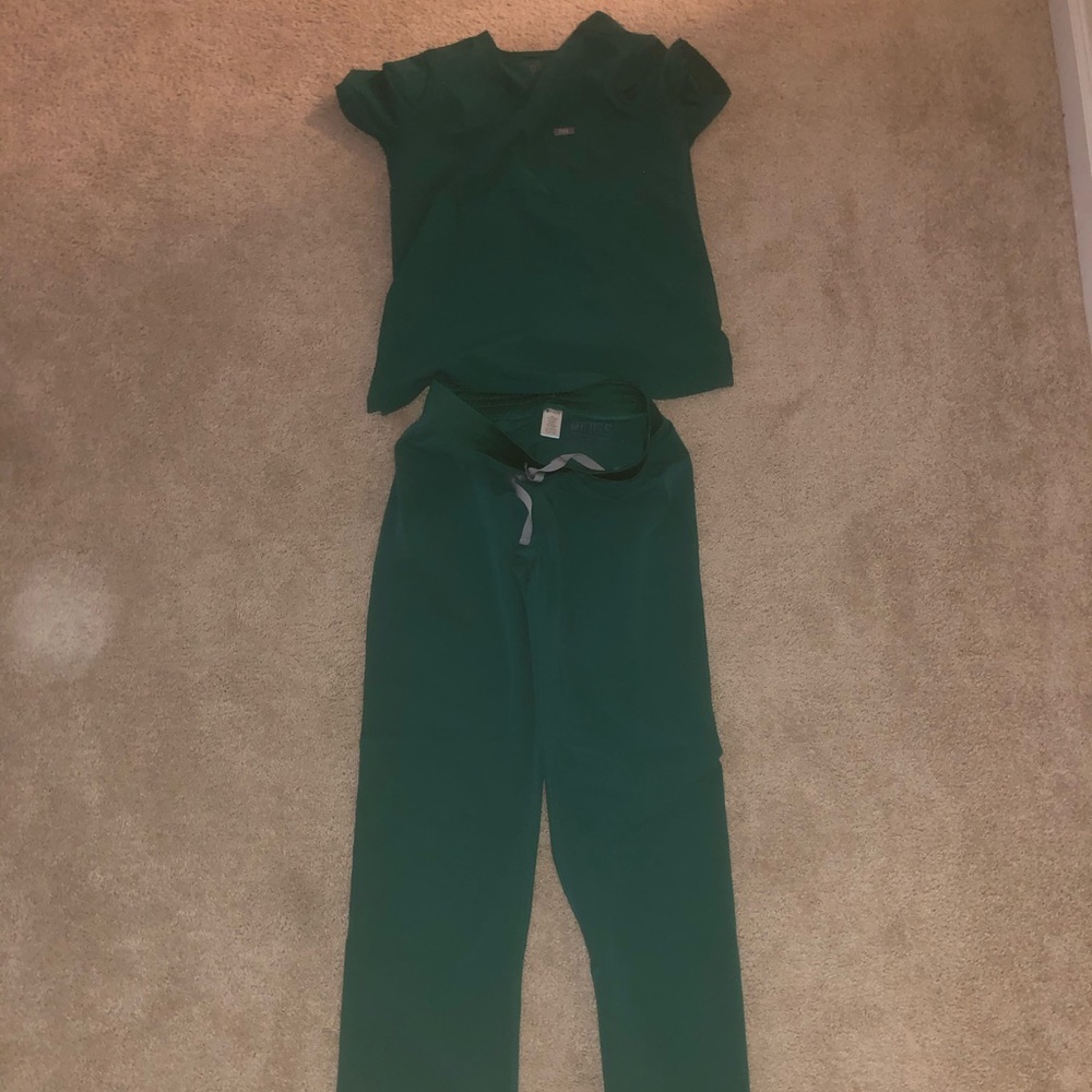 HUNTER GREEN FIGS SCRUBS